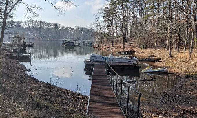 Townville Apartment | Cozy 1 BR/1BA apartment steps from Lake Hartwell.