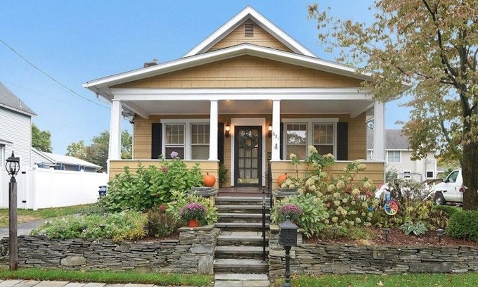 Westwood House | Cozy 1 BR and Bathroom Share in 3BR House In Westwood- Female Only