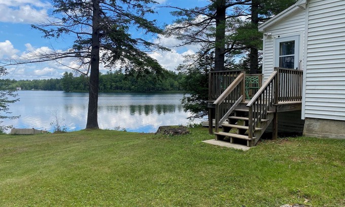 Augusta Cottage | Cozy 1 BR Maine lakeside cottage getaway with WiFi, laundry, and full kitchen.