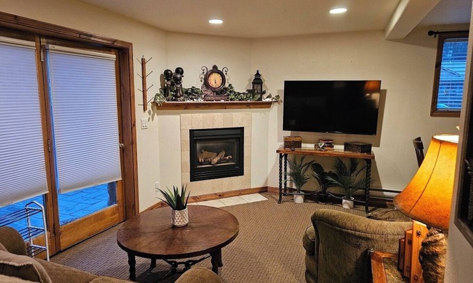Ouray Condo | Cozy 1-BR Retreat: Fireplace, Full Kitchen | Ideal for Couples & Solo Travelers