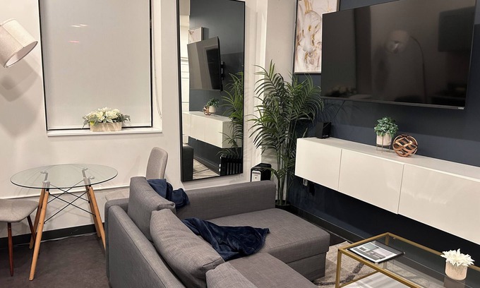 Cultural District Apartment | Cozy 1-BR with WiFi Near PNC Park & Cultural District