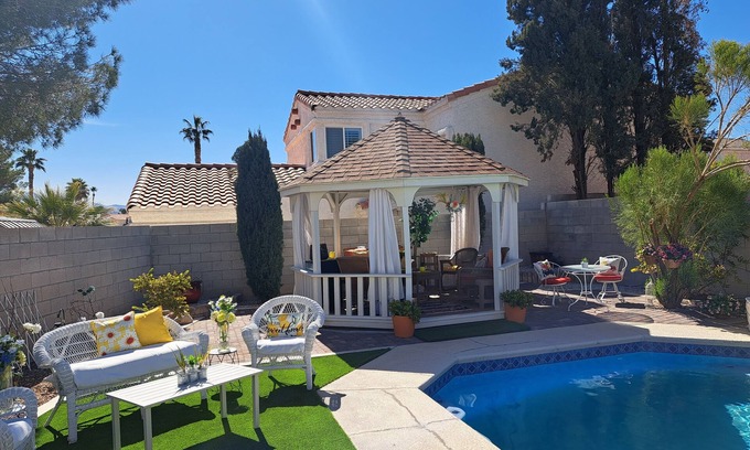 Green Valley North House | Cozy 1 master bedroom in a beautiful house w private pool in Las Vegas/Henderson