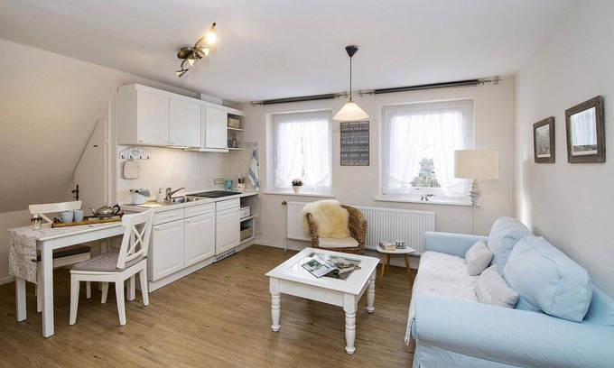Tinnum Apartment | Cozy 1-room apartment for 2 persons, WLAN, parking facilities nearby.