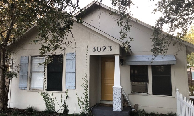 Stafford House | Cozy 1928 Bungalow at Stafford