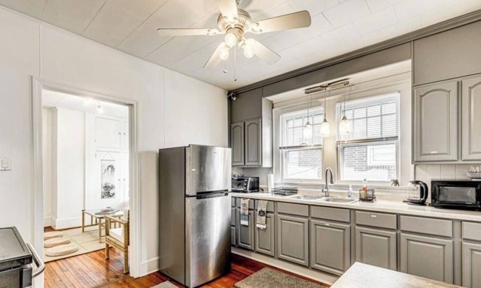 Winston - Salem House | Cozy 1930s Craftsman Home! 10mins to WF Baptist Hospital and universities!