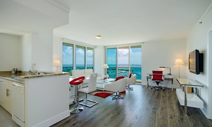 Coconut Grove Condo | Cozy 1BD/1.5BA @ Hotel Arya w/Beautiful View & Free Parking