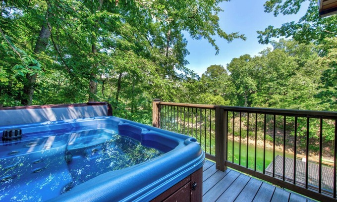 Sevierville Apartment | Cozy 1BD Camper w/LAKE Access! Hot Tub + Pavilion