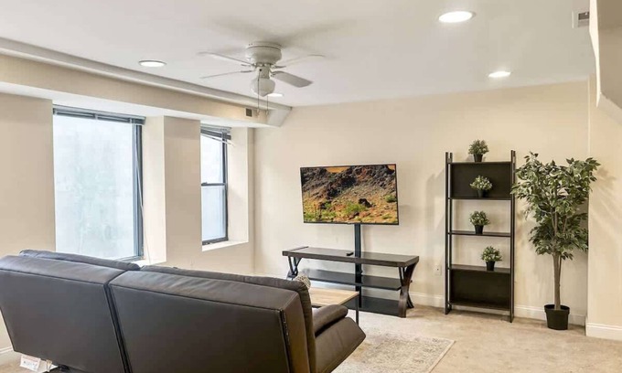Old City Apartment | Cozy 1BD | Old City | 2 Beds | Independence Hall