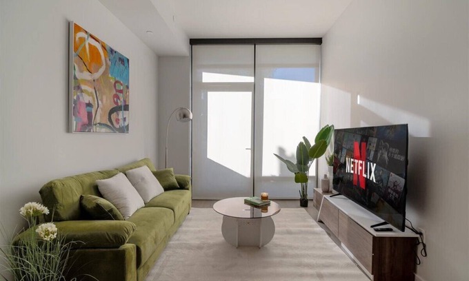Beverly Grove Apartment | Cozy 1BDR apartment located in 5 min walking to the Walk of Fame