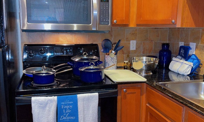 Gulfton Apartment | Cozy 1bed apt. This Galleria heart apartment is the perfect home away from home.