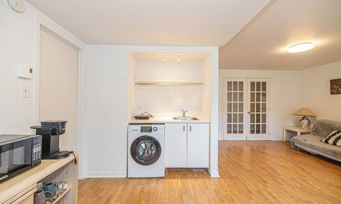 Nouveau-Rosemont Apartment | cozy 1BR 5mins walk to metro free parking