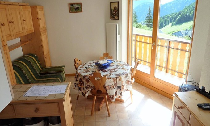 Station de Drouzin le Mont Apartment | Cozy 1BR Apartment with Balcony, Ideal for Hiking, Sleeps 4