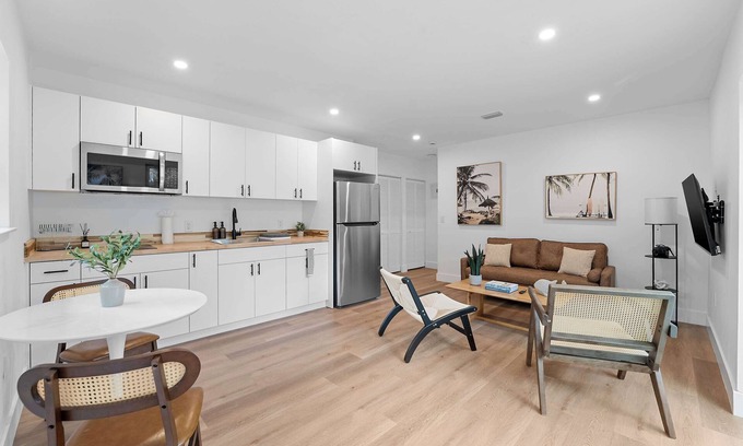 Victoria Park Apartment | Cozy 1BR Getaway-Victoria Park, Near Beach