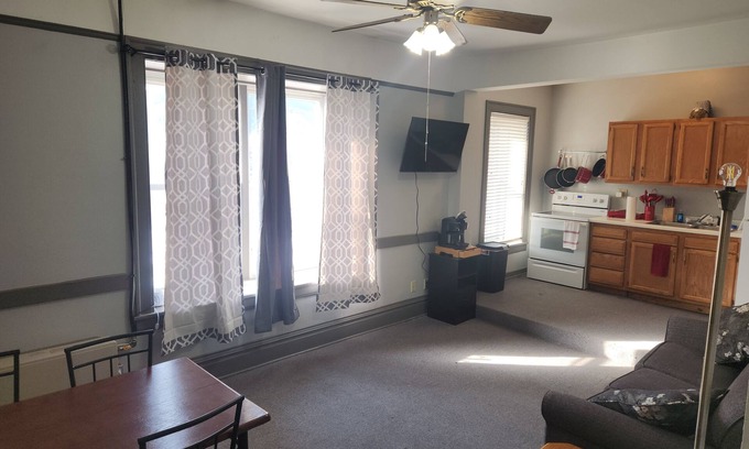 South Range Apartment | Cozy 1BR Near MTU, Keweenaw & Houghton, Full Kitchen & Wifi near Dining & Bars