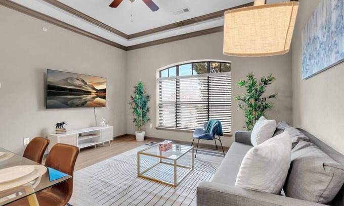 Brady Arts District Apartment | Cozy 1BR- Pool,Gym,Parkng,Near BOK Ctr&Arts Dstrct