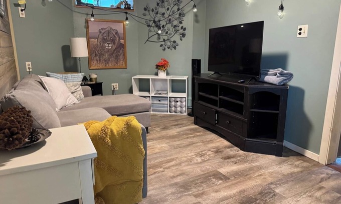 High Street Hill Apartment | Cozy 1BR Private Unit w/Patio and Parking