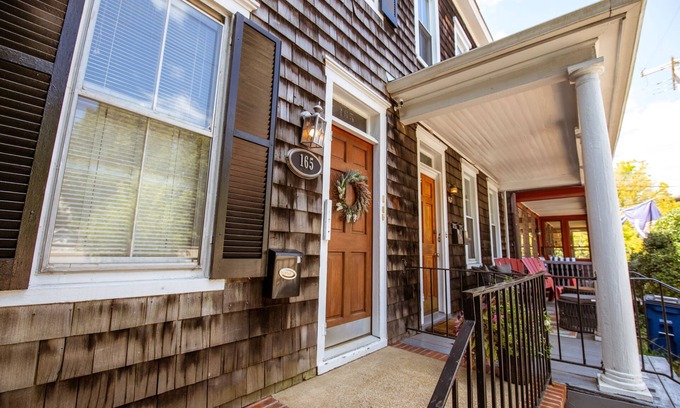 Annapolis Apartment | Cozy 1st Floor King George one bedroom apartment right across from USNA
