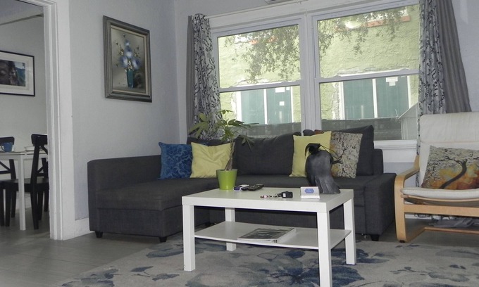 Coral Way Apartment | cozy 2 bd 1 bath in the heart of Little Havana(3)