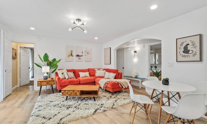 Northeast Reno House | Cozy 2-BDRM, 2 BTRM home, Close to Everything Reno, WiFi, Backyard, Patio/Grill