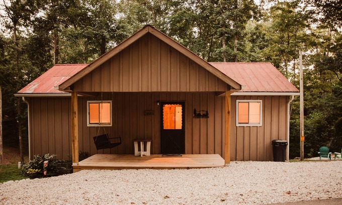 Wellington Cabin | Cozy 2 BDRM Cabin near Cave Run Lake, RRG, DBBB, and hiking trails.