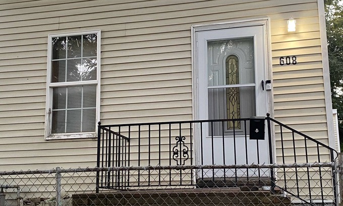 West Main Historic District House | Cozy 2 bdrm home