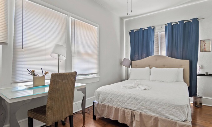 Old East Dallas Apartment | Cozy 2 Bed/1 Bath Retreat Near Baylor Hospital