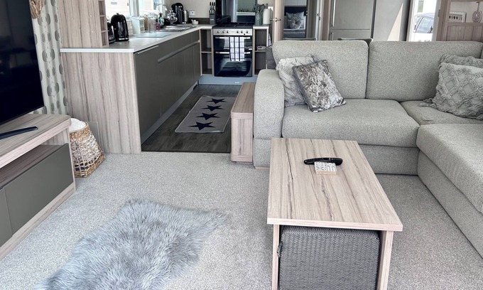 Truro Cabin | Cozy 2 bed Lodge With own Private hot Tub.large Flat Screens.wifi sea View