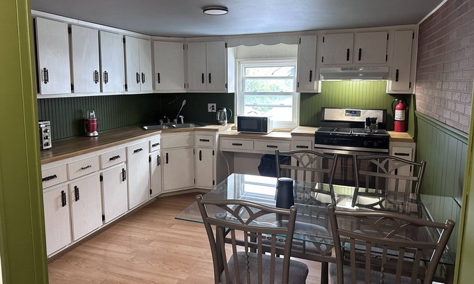Kearny Apartment | Cozy 2 bed mins away from NYC