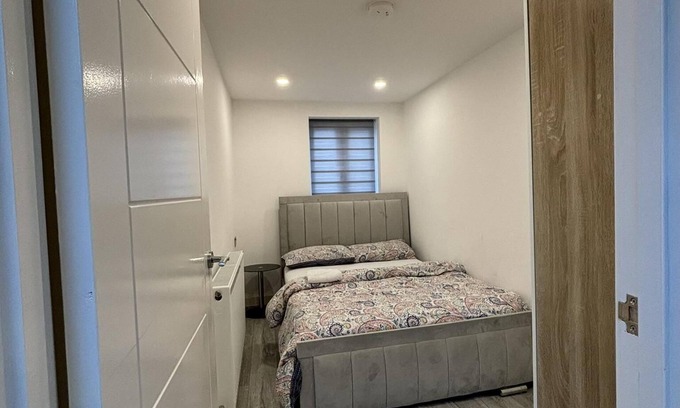 Lacey Green House | Cozy 2 Bed Property in High Wycombe Tn