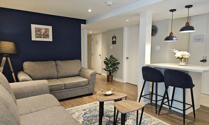 East Credit Apartment | Cozy 2 Bed Rooms Apartment in Prime Location!