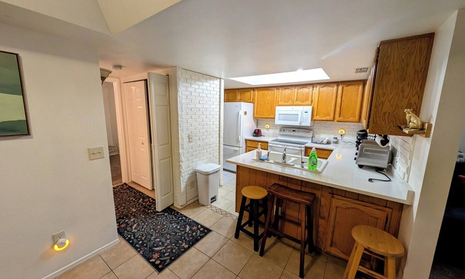 Gilbert House | Cozy 2-Bed Townhome w/Pool, AC & WiFi – Walk to Downtown Gilbert!