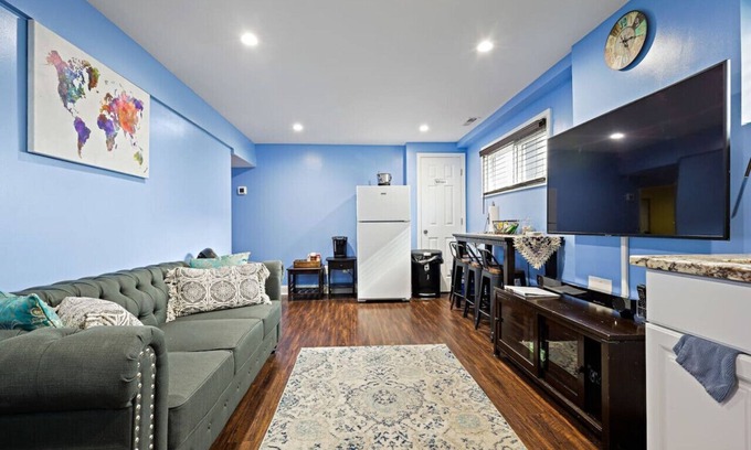 Alexandria West Condo | Cozy 2 Bedrm 1bath in Alexandria with free parking