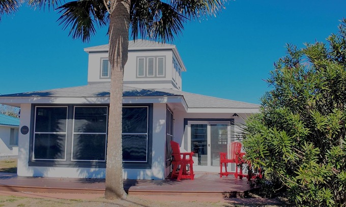 Kiska Beach Cottage | Cozy 2-bedroom cottage in Sunnyside area of Panama City Beach w/an ocean view.