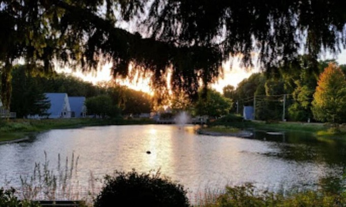Stevensville House | Cozy 2 bedroom 1.5 bath Lake House Cabin