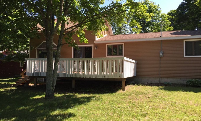 Grand Marais Cottage | COZY 2 BEDROOM 1 BATH HOME DOWNTOWN GRAND MARAIS