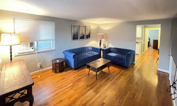 Roselawn Finance Apartment | Cozy 2 bedroom 1 bathroom apartment near kenwood mall