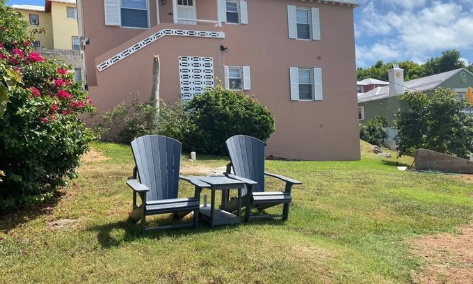 Warwick Apartment | Cozy 2 bedroom,1 bath Apatment