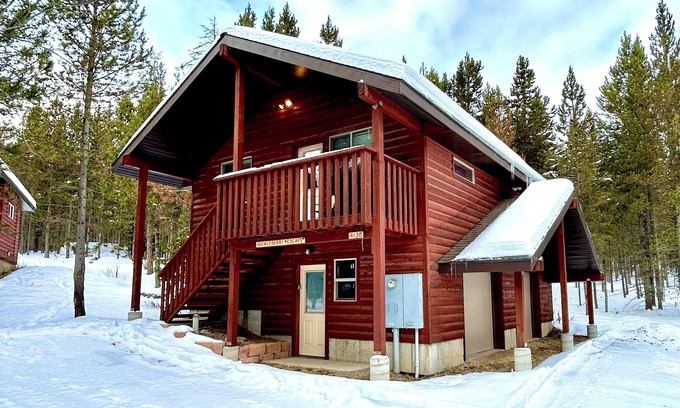 Island Park Apartment | COZY 2 bedroom,2 bathroom loft. DOG FRIENDLY. Close to YELLOWSTONE NATIONAL PARK