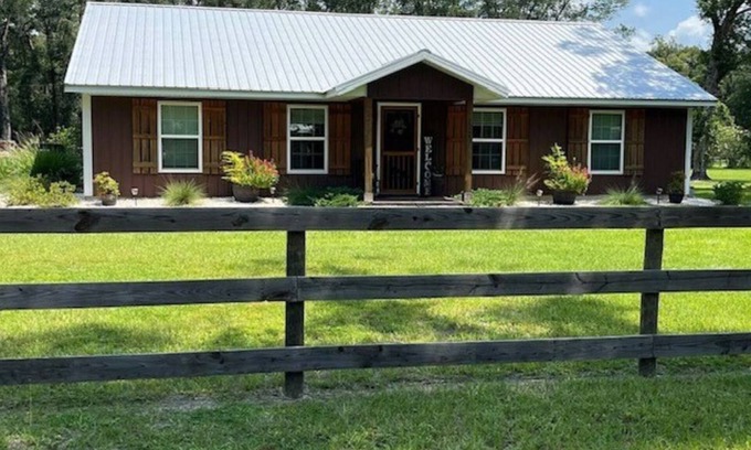 Morriston House | Cozy 2-bedroom, 2-bathroom retreat near HITS and the World Equestrian Center.