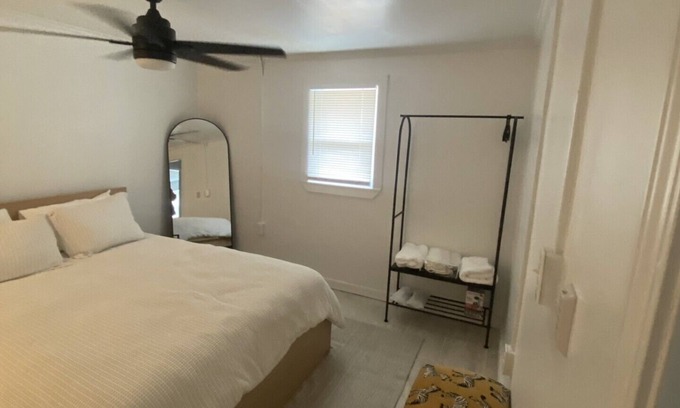 Warner Robins Apartment | Cozy 2-bedroom apartment in welcoming Warner Robins with WiFi, AC