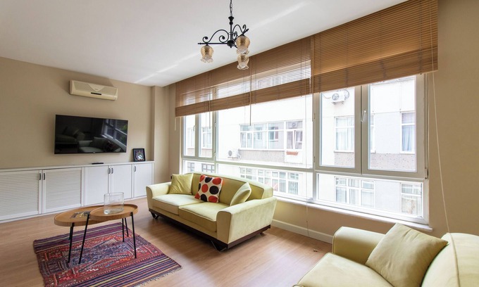 Moda Apartment | Cozy 2-bedroom apartment in charming Istanbul with AC