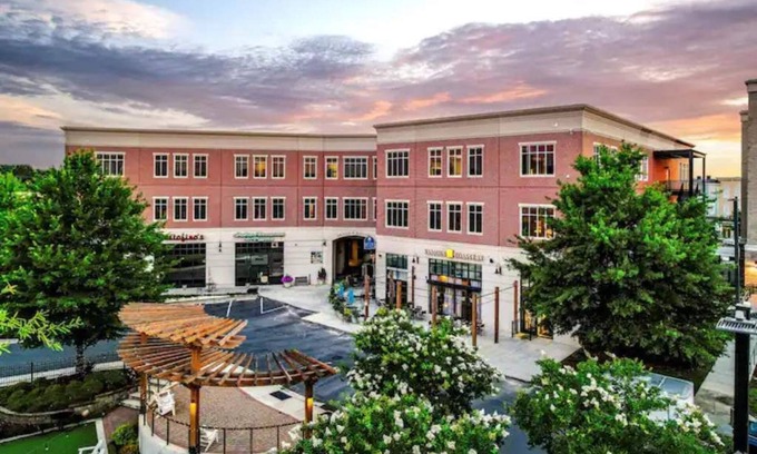 Charlotte Apartment | Cozy 2 bedroom apartment with AC, WIFI and Entertainment in adorable Charlotte