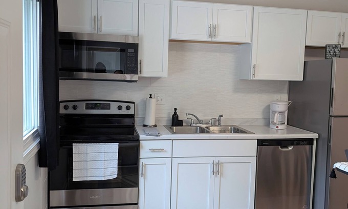 Sandwich Apartment | Cozy 2-bedroom apartment in welcoming Sandwich with AC