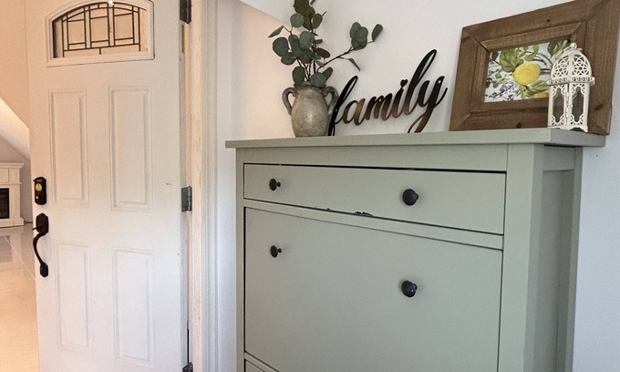 Grimsby Apartment | Cozy 2-Bedroom Apartment In Historical Building.