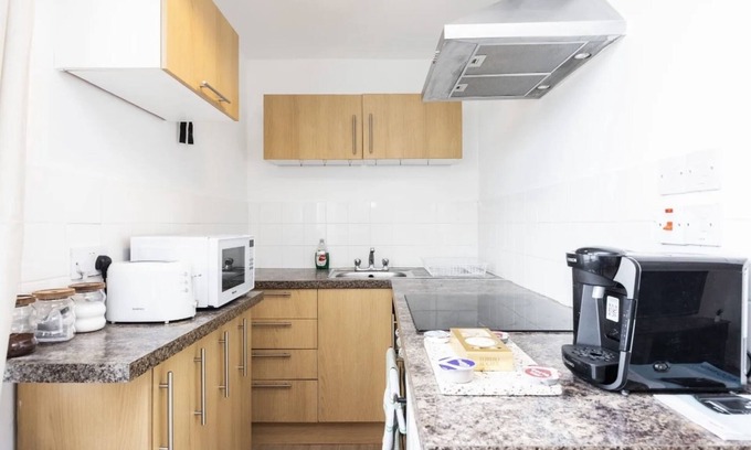 Thamesmead Apartment | Cozy 2 Bedroom Apartment In London
