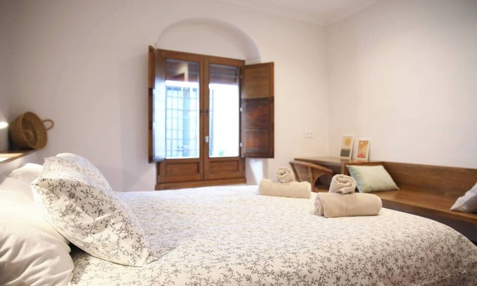 Jordan Apartment | Cozy 2-bedroom apartment in enjoyable Kowloon with WiFi, AC