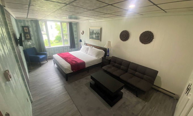 Elkader Apartment | Cozy 2-bedroom apartment in enjoyable Elkader with AC, WiFi, view of downtown