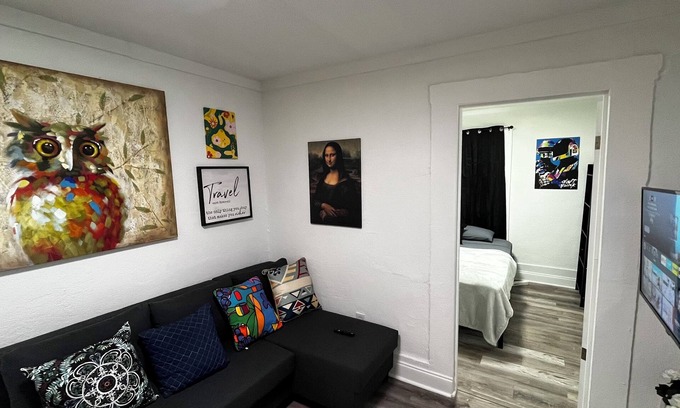 Callahan Apartment | Cozy 2-bedroom apartment, Downtown Orlando with WiFi, AC and King size Bed