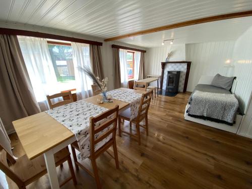 Unterseen House | Cozy 2-Bedroom Bungalow