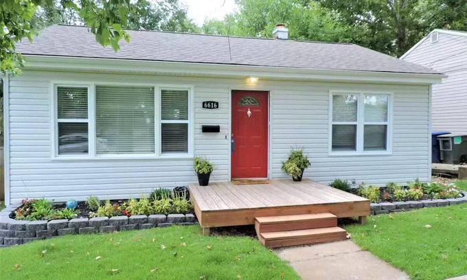 Franz Park House | Cozy 2-bedroom bungalow in enjoyable St. Louis with WiFi, AC
